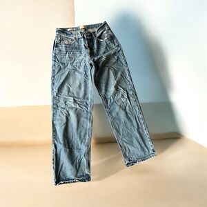 Women’s Universal thread/ lt. wash jeans/size 8/ midrise 90’s baggy button up